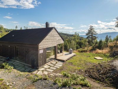 204. Hytteutleie Oslo Akershus 1 time, feriehus dyrevennlig, 3 soverom 6 sengeplasser, bad, kjøkken stue flott utsikt, Innlandet. Pristillegg for sauna isbading. 30 min Oslo lufthavn flyplass Akershus Øst-Norge Norgesferie