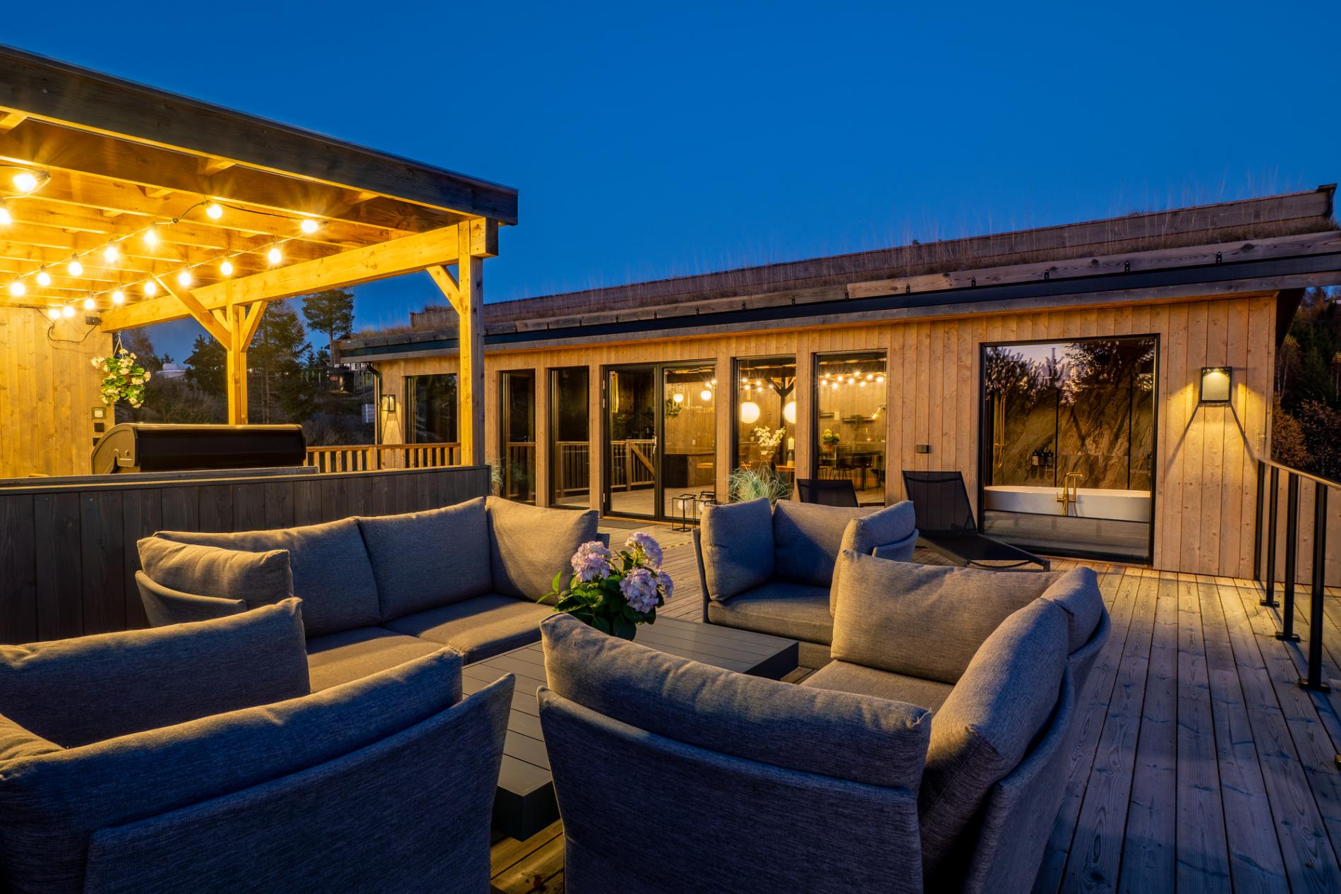 225. Storhytte Oslo 1 time Oslo Akershus, firma kurs konferanse, møter langbord 12 (20) personer, 3 kjøkken, 6 soverom inkl. peisestue, 12 sengeplasser inkl. soveplass i peisestue, 4 bad, 2 boblebad jacuzzi, solterasse med grillplass, sauna badstue isbading kaldkulp, utsikt innsjø. 30 min Oslo lufthavn Gardermoen flyplass Akershus Øst Norge. - Bilde 54