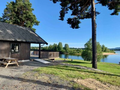 130. Hytte kurs møter, selskap, ferie. Nabohytter 8 soverom, langbord 16 personer, 3 kjøkken, selskap, 3 bad/wc. Sauna badstu isbading. 1 time 55 min fra Oslo Gardermoen Akershus