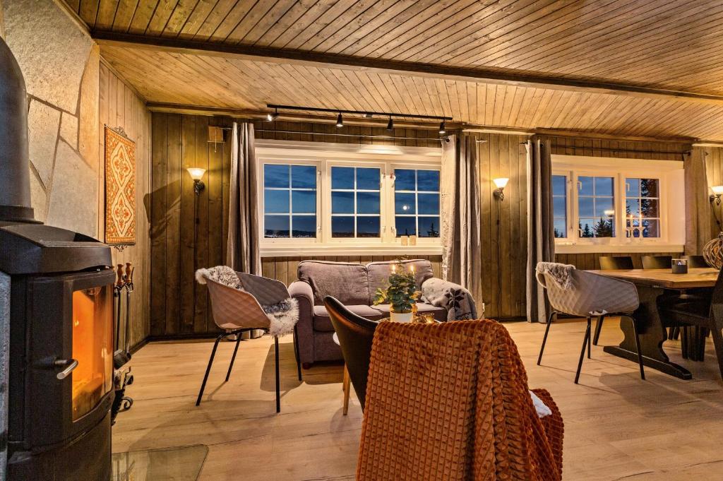 hytte 316 selskapshytte 20 - 25 personer Oslo lufthavn Gardermoen 2 timer 15 min kurs møter sauna badstu jacuzzi boblebad