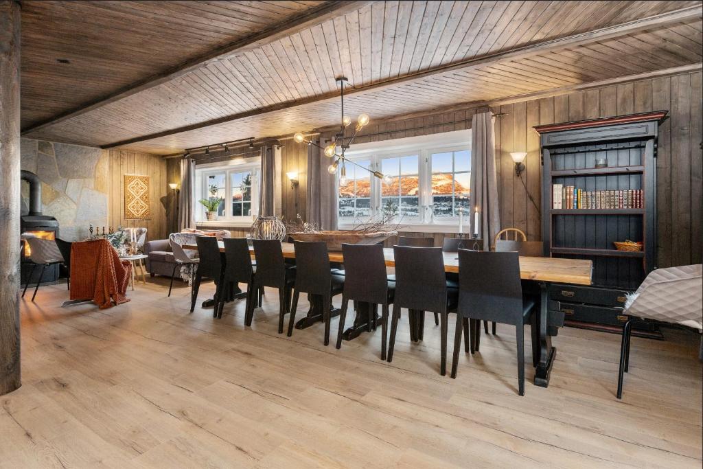 hytte 316 storhytte Oslo lufthavn 2 timer 15 min 24 personer 9 (13) soverom jacuzzi sauna badstu kurs møter selskap på fjellet