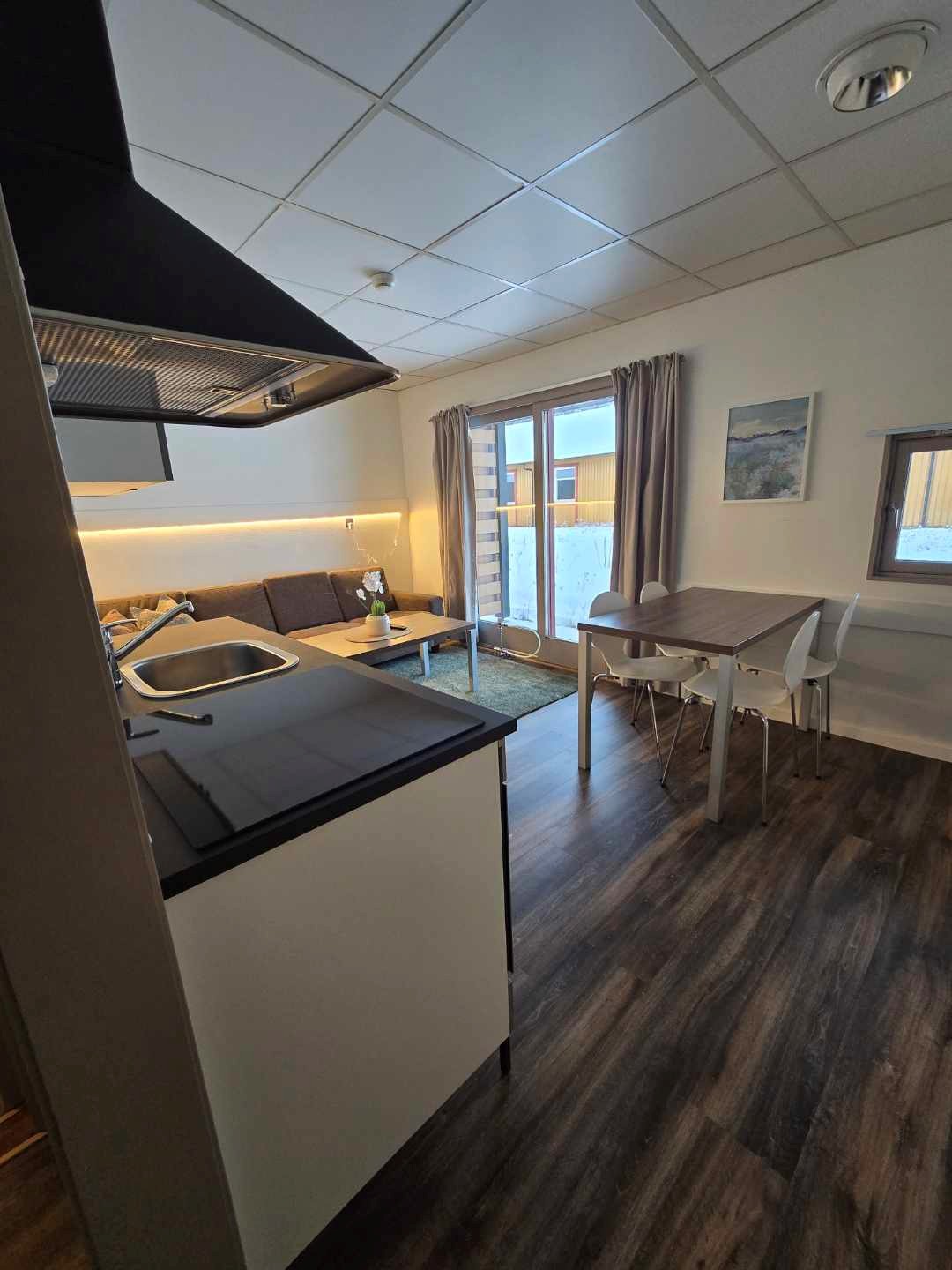 319. 10 leiligheter selvhushold, Oslo lufthavn Gardermoen 1 time 45 min, stue/kjøkken, 2 soverom, dusj/bad, 5 personer for 50 + personer, ski/alpin/sykkel/ golf og turvandring. - Bilde 5