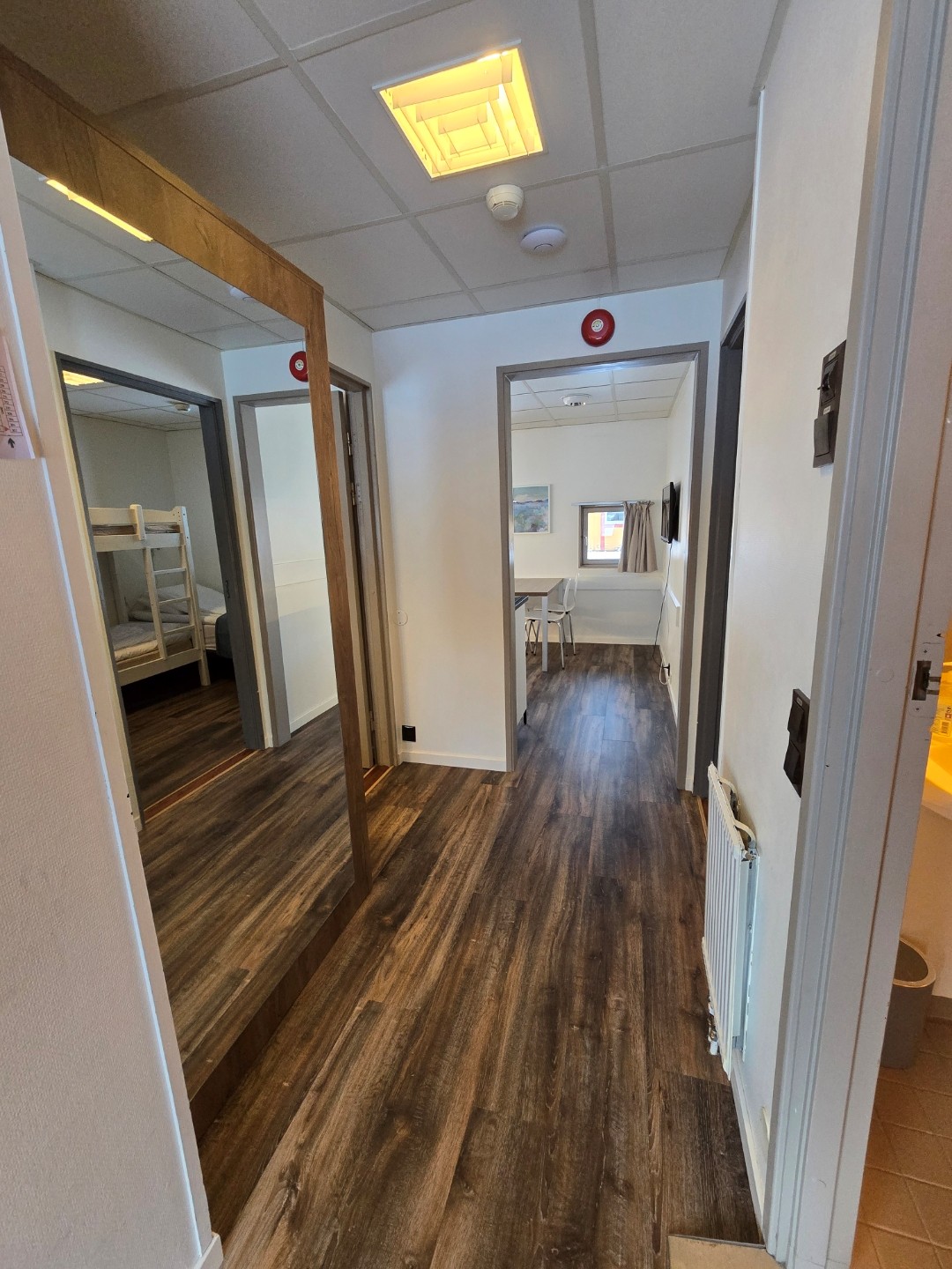 319. 10 leiligheter selvhushold, Oslo lufthavn Gardermoen 1 time 45 min, stue/kjøkken, 2 soverom, dusj/bad, 5 personer for 50 + personer, ski/alpin/sykkel/ golf og turvandring. - Bilde 7