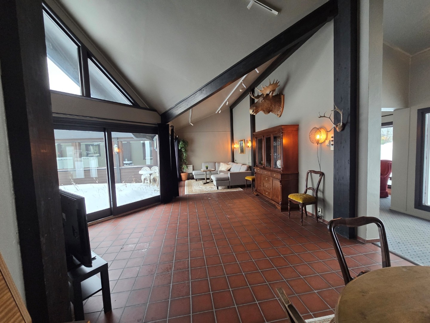 319. 10 leiligheter selvhushold, Oslo lufthavn Gardermoen 1 time 45 min, stue/kjøkken, 2 soverom, dusj/bad, 5 personer for 50 + personer, ski/alpin/sykkel/ golf og turvandring. - Bilde 8