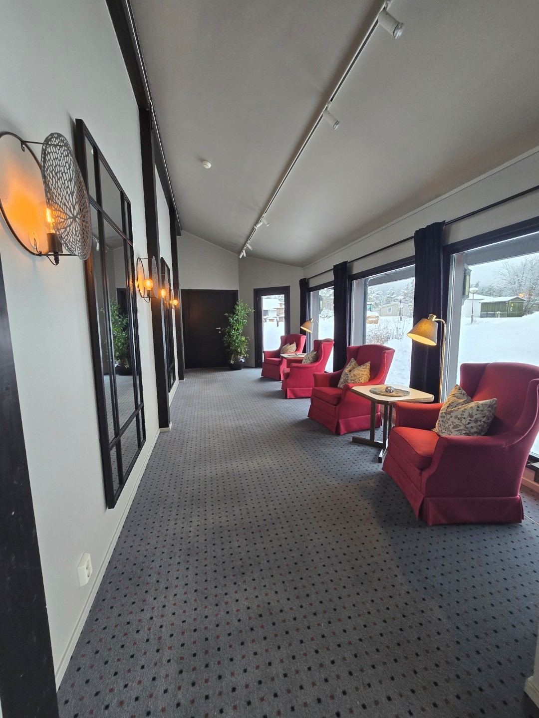 319. 10 leiligheter selvhushold, Oslo lufthavn Gardermoen 1 time 45 min, stue/kjøkken, 2 soverom, dusj/bad, 5 personer for 50 + personer, ski/alpin/sykkel/ golf og turvandring. - Bilde 10