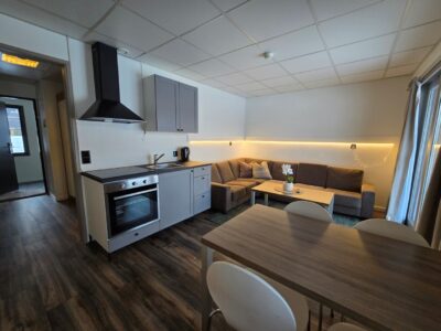 319. 10 leiligheter selvhushold, Oslo lufthavn Gardermoen 1 time 45 min, stue/kjøkken, 2 soverom, dusj/bad, 5 personer for 50 + personer, ski/alpin/sykkel/ golf og turvandring.