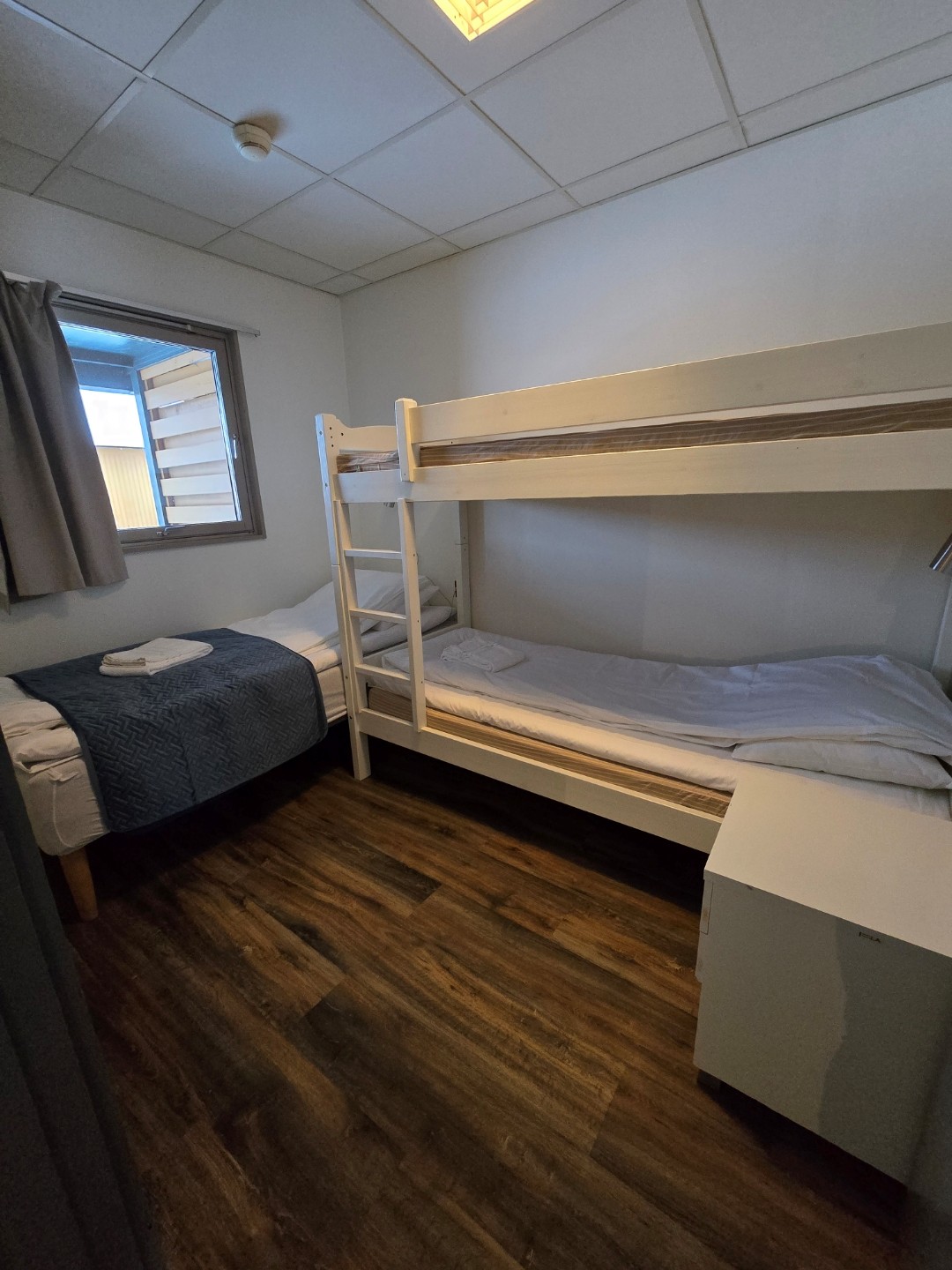 319. 10 leiligheter selvhushold, Oslo lufthavn Gardermoen 1 time 45 min, stue/kjøkken, 2 soverom, dusj/bad, 5 personer for 50 + personer, ski/alpin/sykkel/ golf og turvandring. - Bilde 2