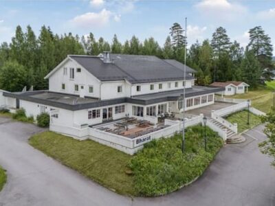 321. Kurslokale 40 personer, 18 soverom, 13 bad, langbord selskap møter, kurs konferanse, dagkurs 150 personer, storkjøkken, festsal, Oslo lufthavn Gardermoen 1 time 40 min, Oslo Akershus 2 timer.