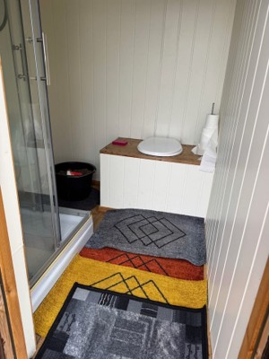 110. Hytte innsjø strandlinje båt sauna, Oslo Akershus 1 time 45 min, 3 soverom, 6 sengeplasser, kjøkken, stue, brygge, og badstue. Turvandring og sykling Norgesferie Øst-Norge grenseskogen Sverige. - Bilde 22