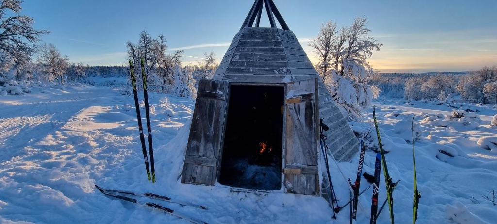 323. Storhytte på fjellet, 30-40 personer. Selskap arrangement, kurs konferanse. 13-18 soverom, 2 + bad. Oslo lufthavn Gardermoen 2 timer 50 min. - Bilde 22
