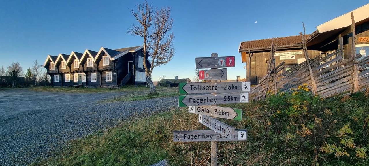 323. Storhytte på fjellet, 30-40 personer. Selskap arrangement, kurs konferanse. 13-18 soverom, 2 + bad. Oslo lufthavn Gardermoen 2 timer 50 min.