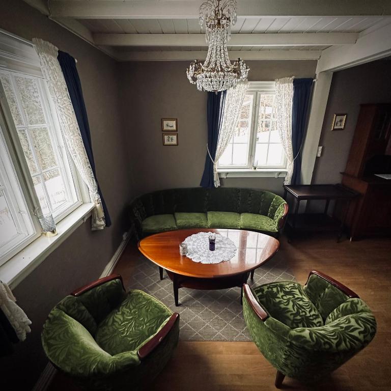 327. Selskapslokale langbord 30 personer, 13 soverom for 21 personer, selvhushold, kurs konferanse, langbord, 2 bad, 4 wc, Oslo lufthavn Gardermoen 35 min. - Bilde 11