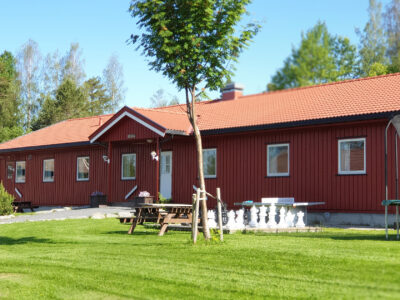 324. Stort hytteanlegg 38 soverom for 131 personer, 26 bad, storkjøkken selvhushold selskap kurs arrangement, langbord storkjøkken, Oslo lufthavn Gardermoen 1 time 45 min, Oslo 2,5 time.
